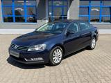 Volkswagen Passat Lim. Trendline BlueMotion - VW Passat Gebrauchtwagen in Düsseldorf