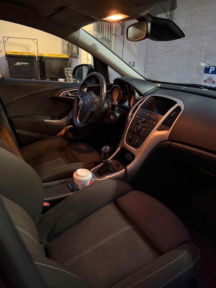 Opel Astra 2013 — photo 5