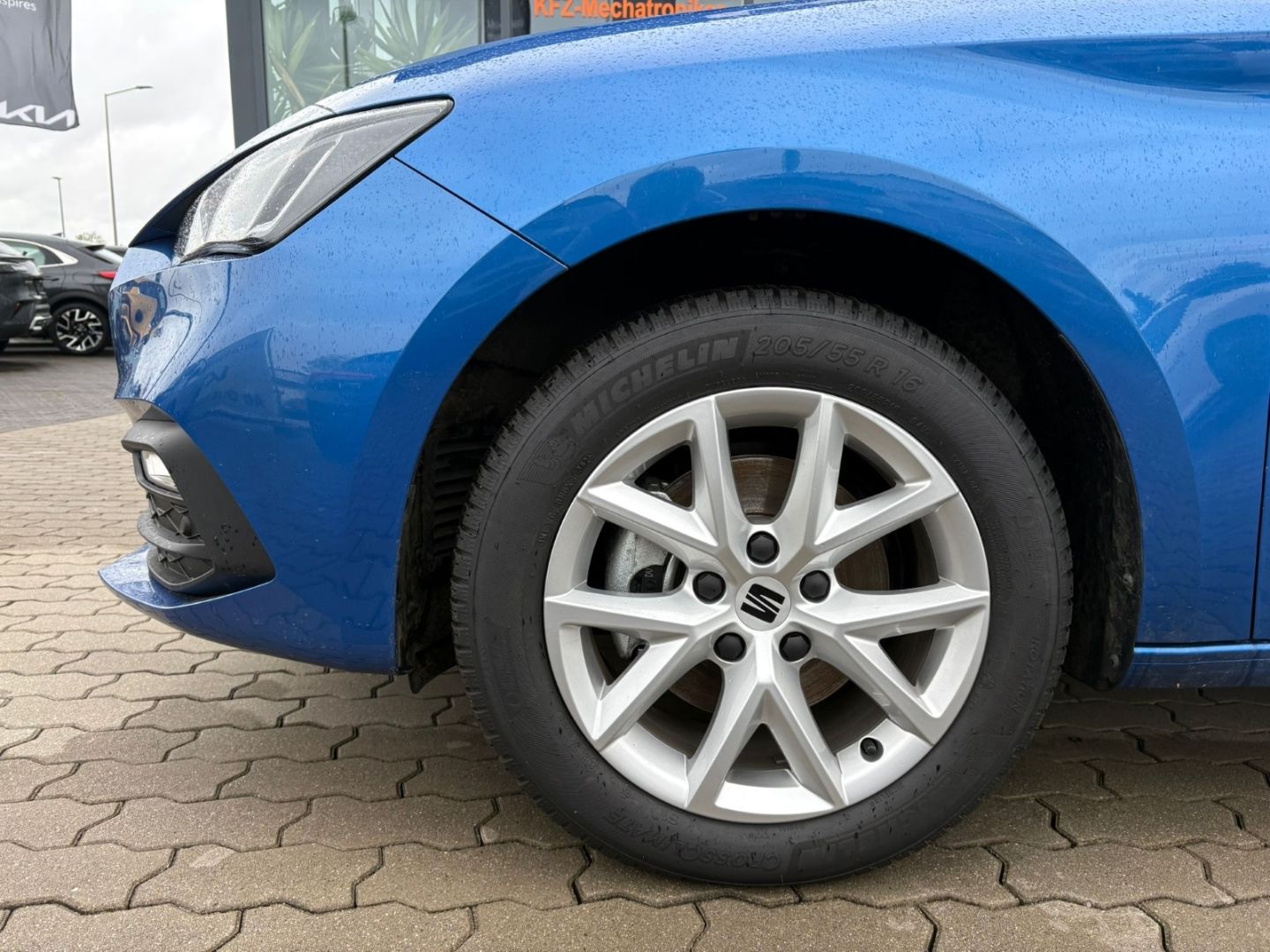 Fahrzeugabbildung SEAT Leon Sportstoure Road Edition VerkehrszeichenERK