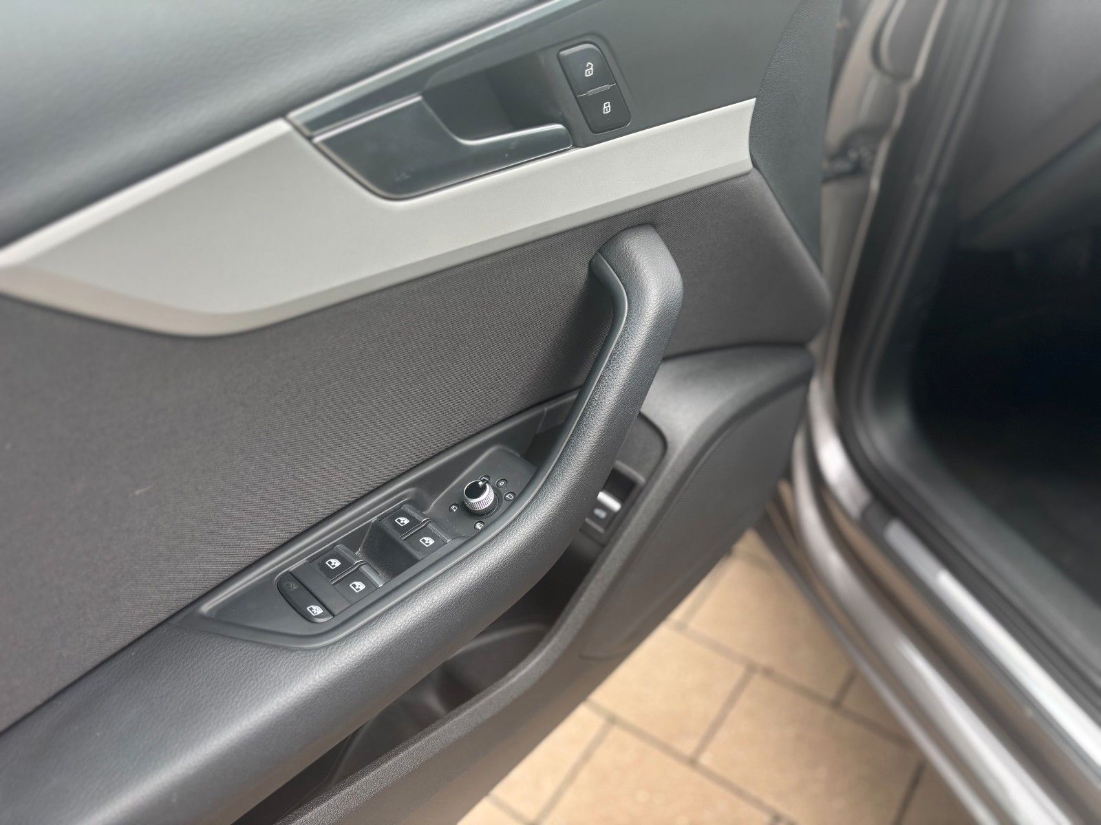 Fahrzeugabbildung Audi A4 Avant 40 TFSI quattro basis