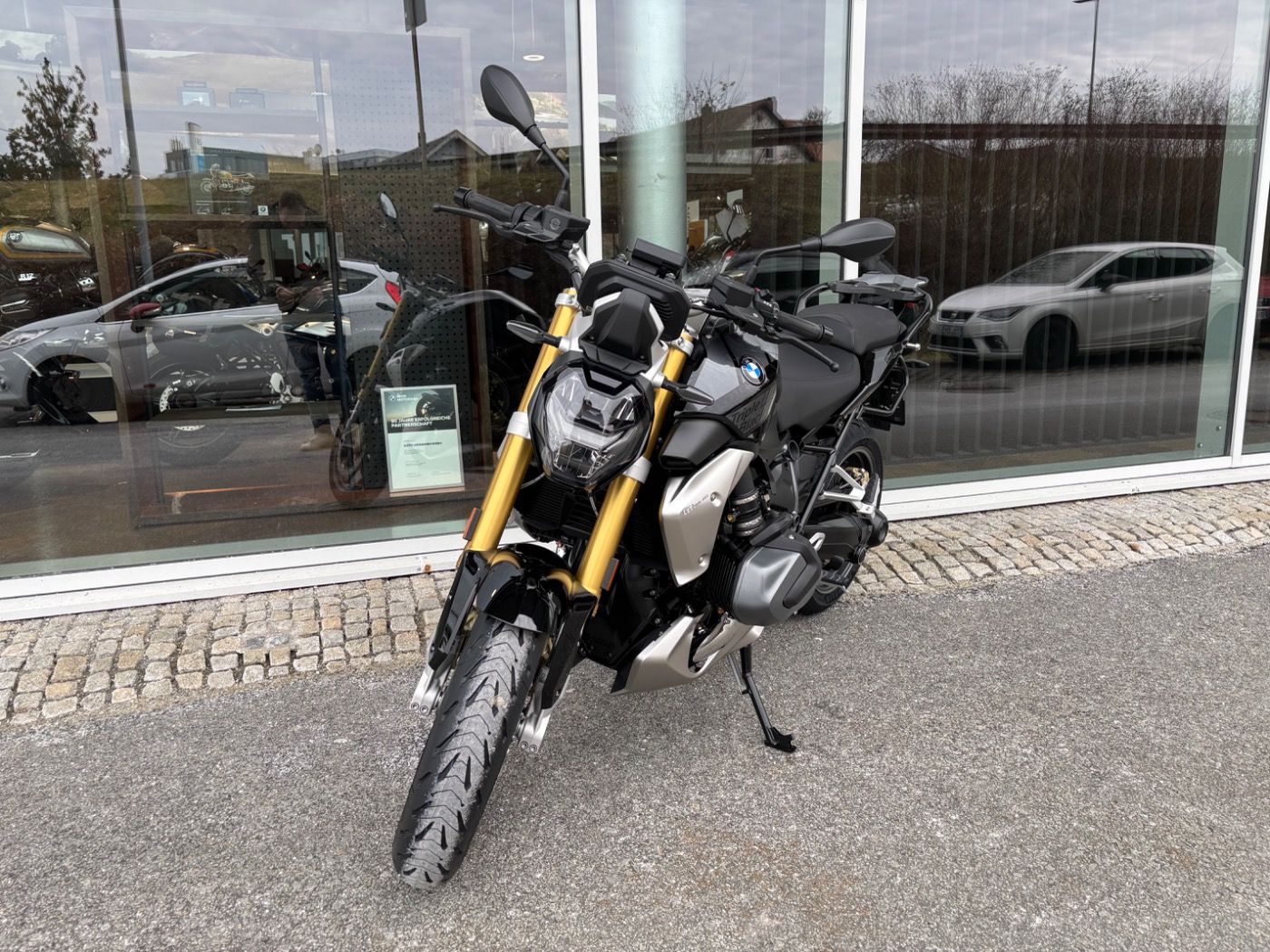 Fahrzeugabbildung BMW R 1250 R Triple Black 3 Pakete