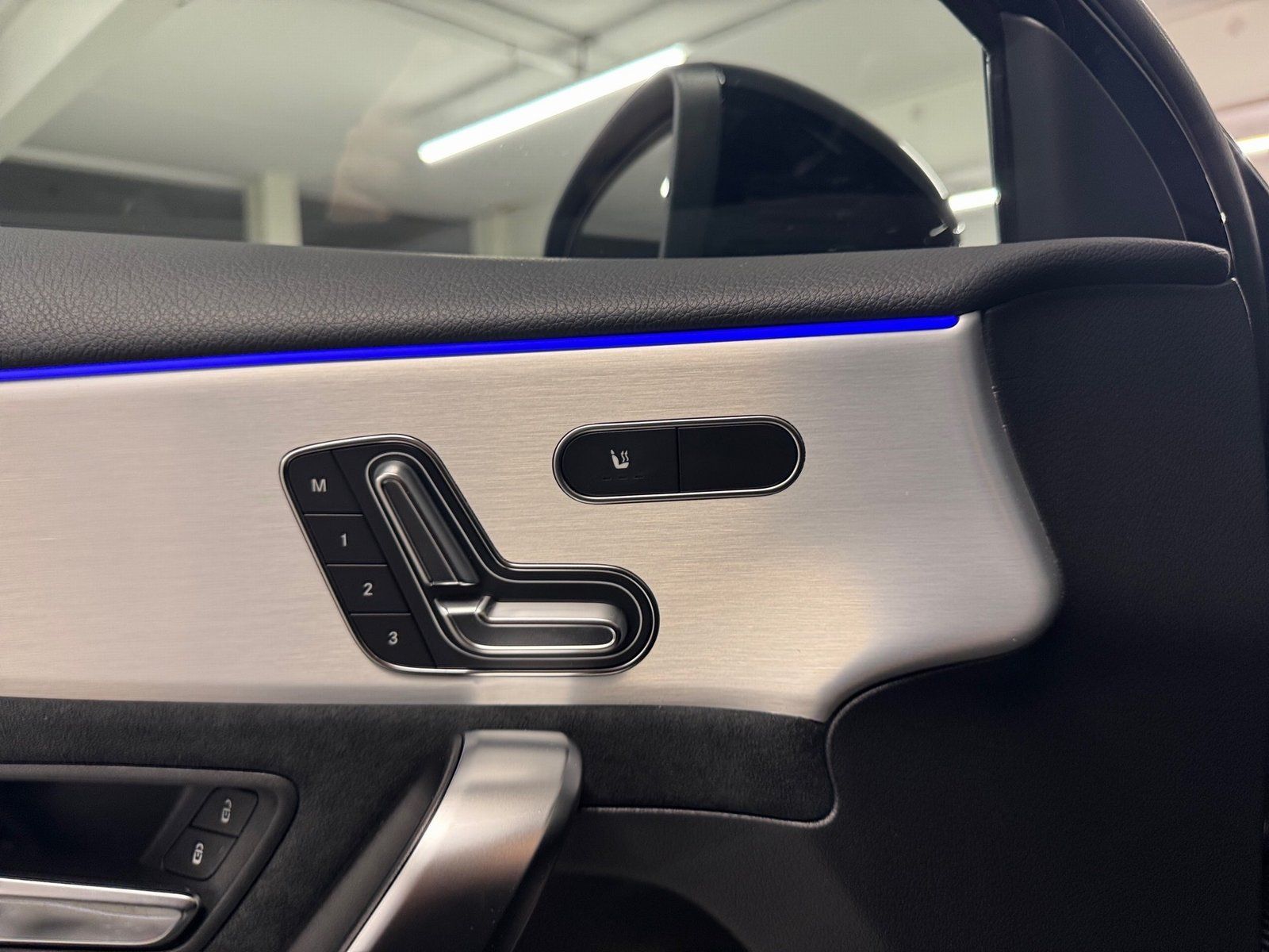 Fahrzeugabbildung Mercedes-Benz A 250 e AMG Special*Pano*HUD*360°*11kW*AHK*Mbeam