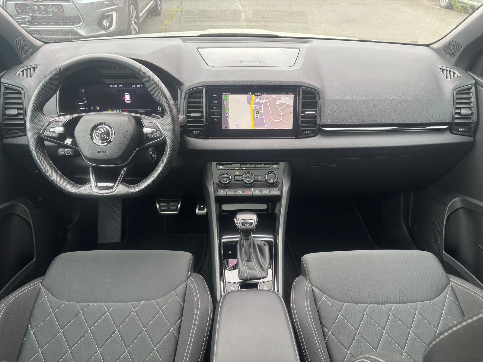 Fahrzeugabbildung SKODA Karoq SportLine 4x4-ACC-PANO-VIRTUAL-KAM-SHZ-LED