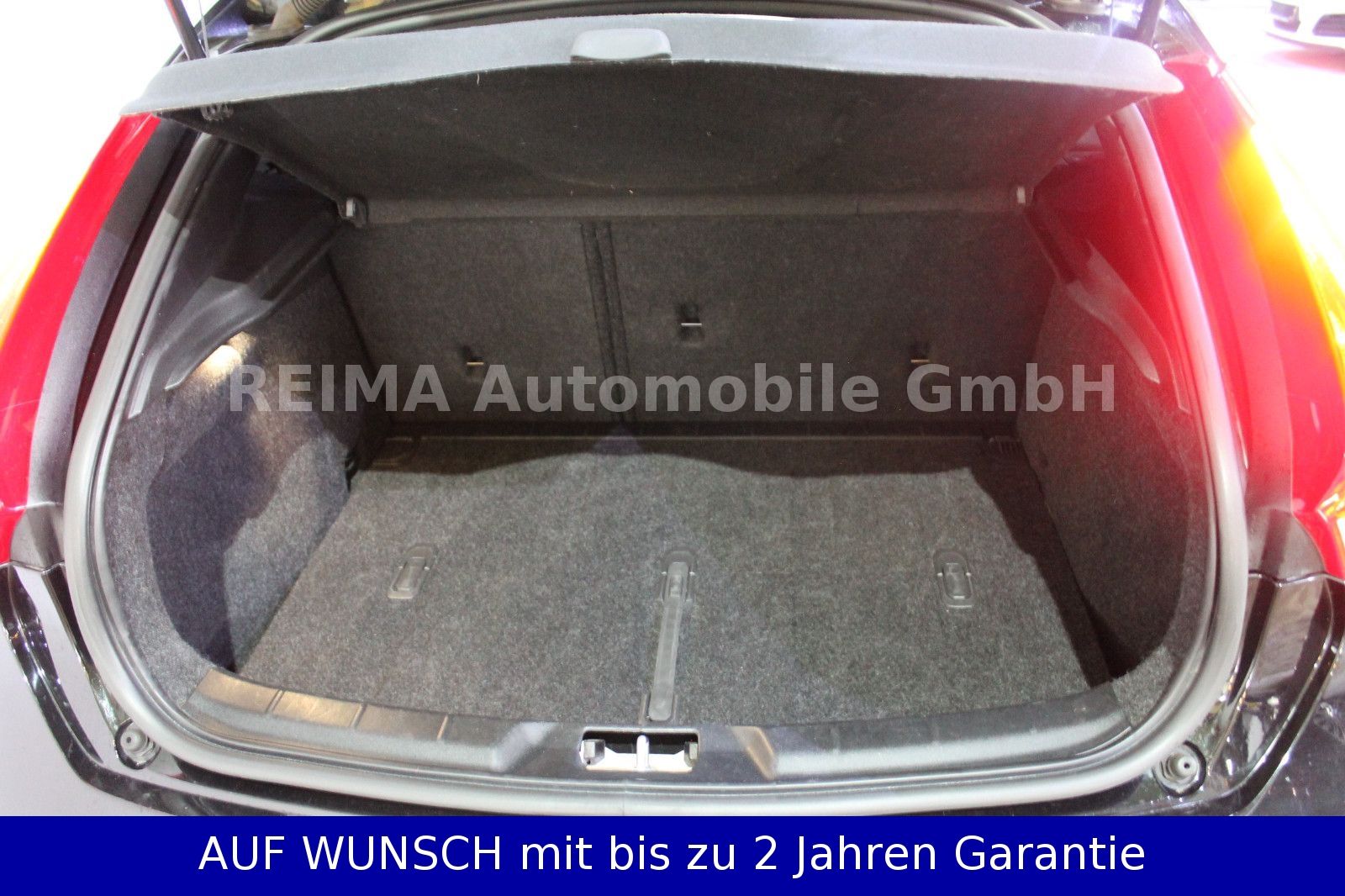 Fahrzeugabbildung Volvo V40 2,0D  R-Design, Pano, LED, H&K