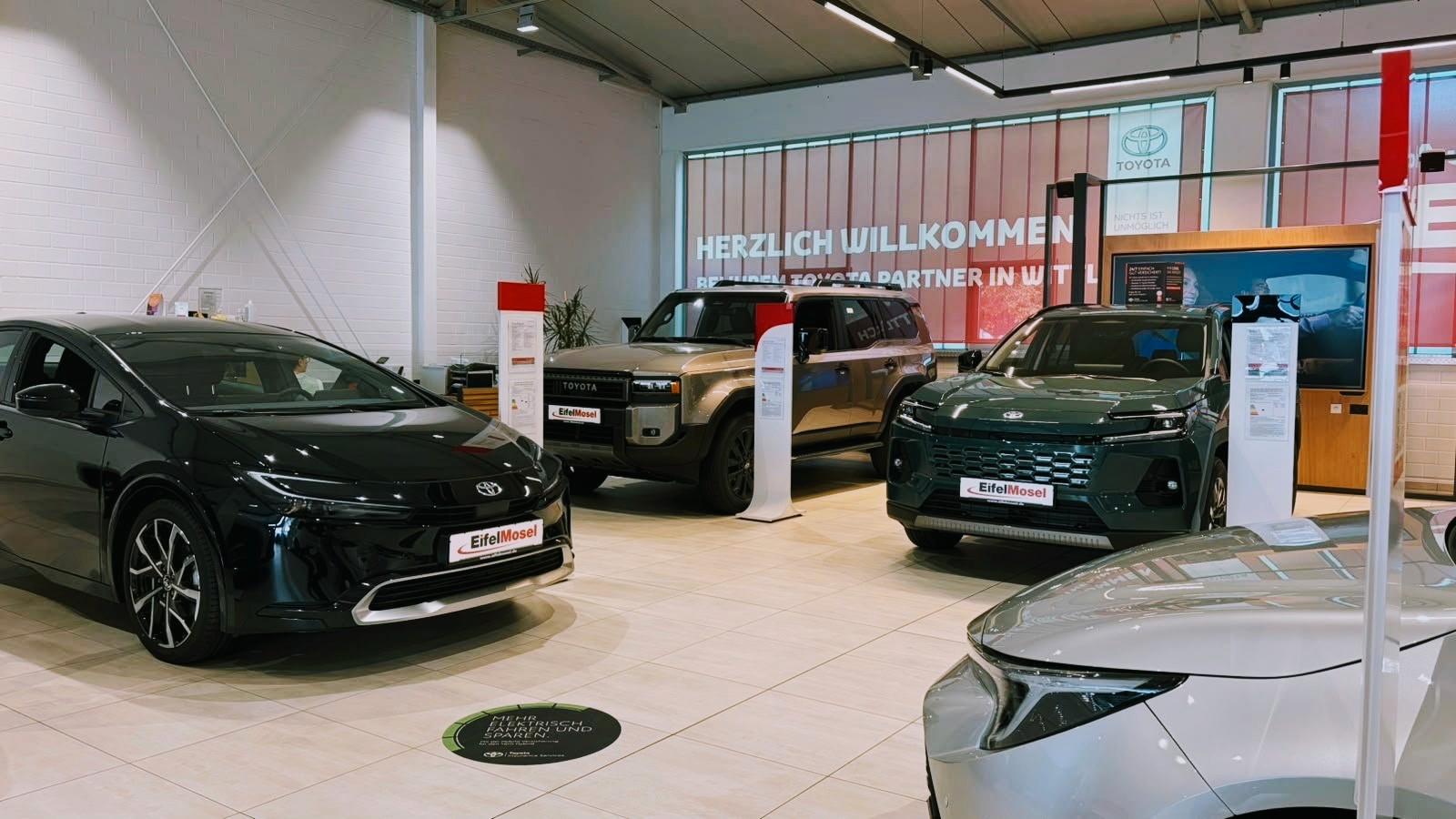 showroom-image-top