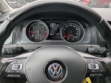Volkswagen Golf - 11