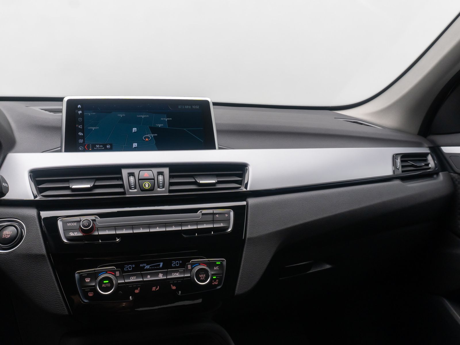 Fahrzeugabbildung BMW X1 xD25e GeschwindigReg ParkAss DAB Komfort NAVI