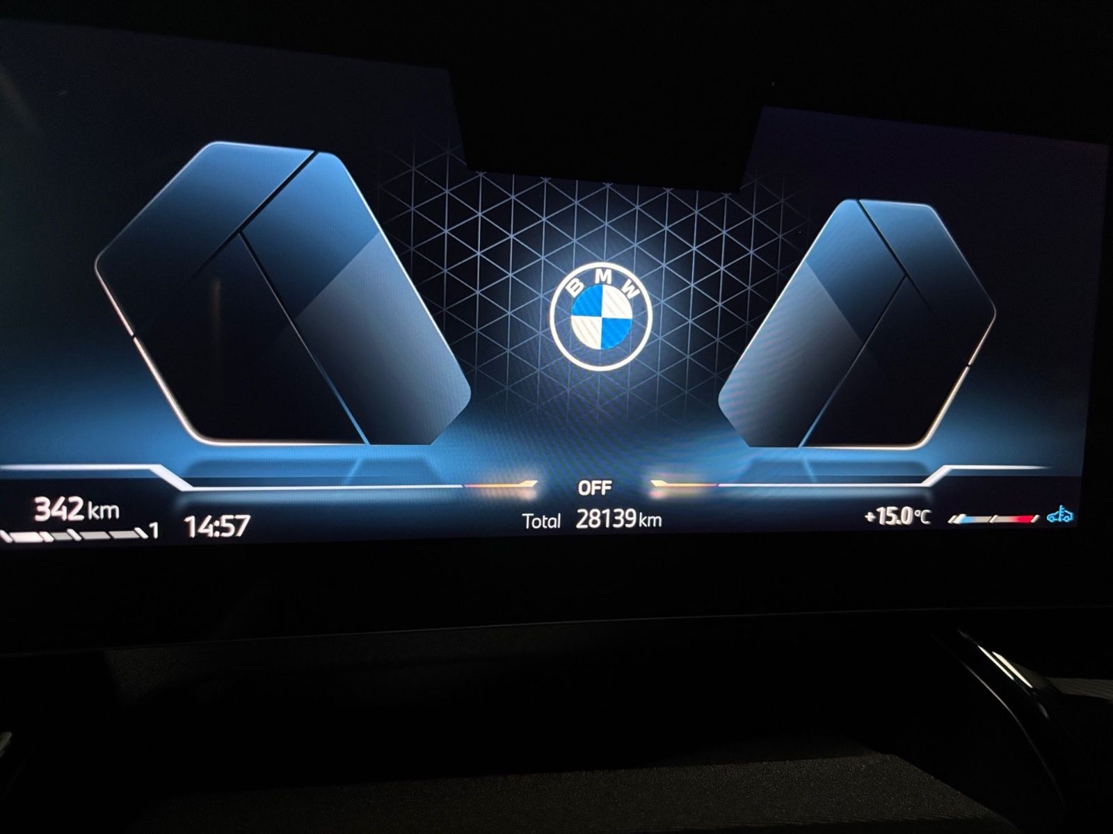 BMW X1 20 d xDrive xLine -- AHK/ ACC/ DrivingPlus foto 16