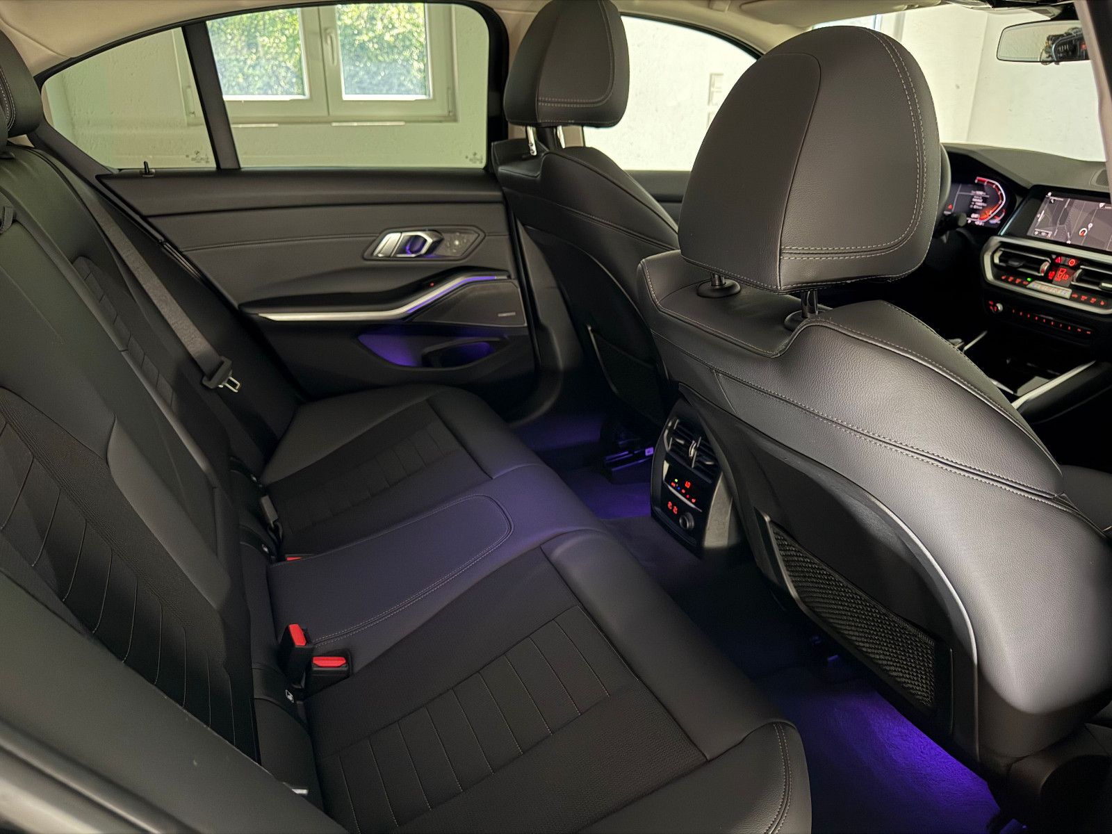 Fahrzeugabbildung BMW 320 d Lim. Sport Line/LED/LIVE COCKPIT/H&K/HuD