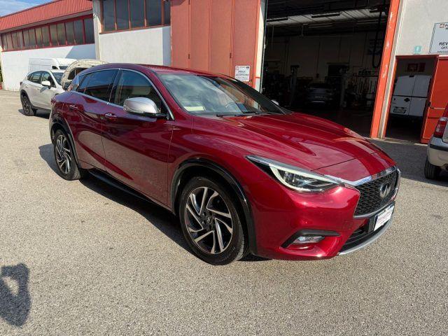 Infiniti Q30