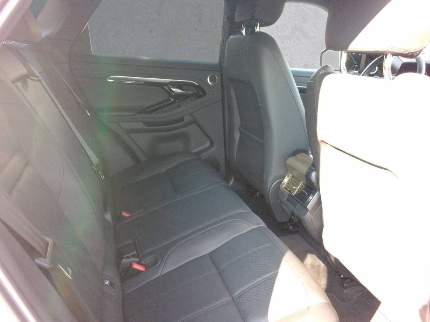 Fahrzeugabbildung Land Rover Range Rover Evoque P300e R-Dynamic SE