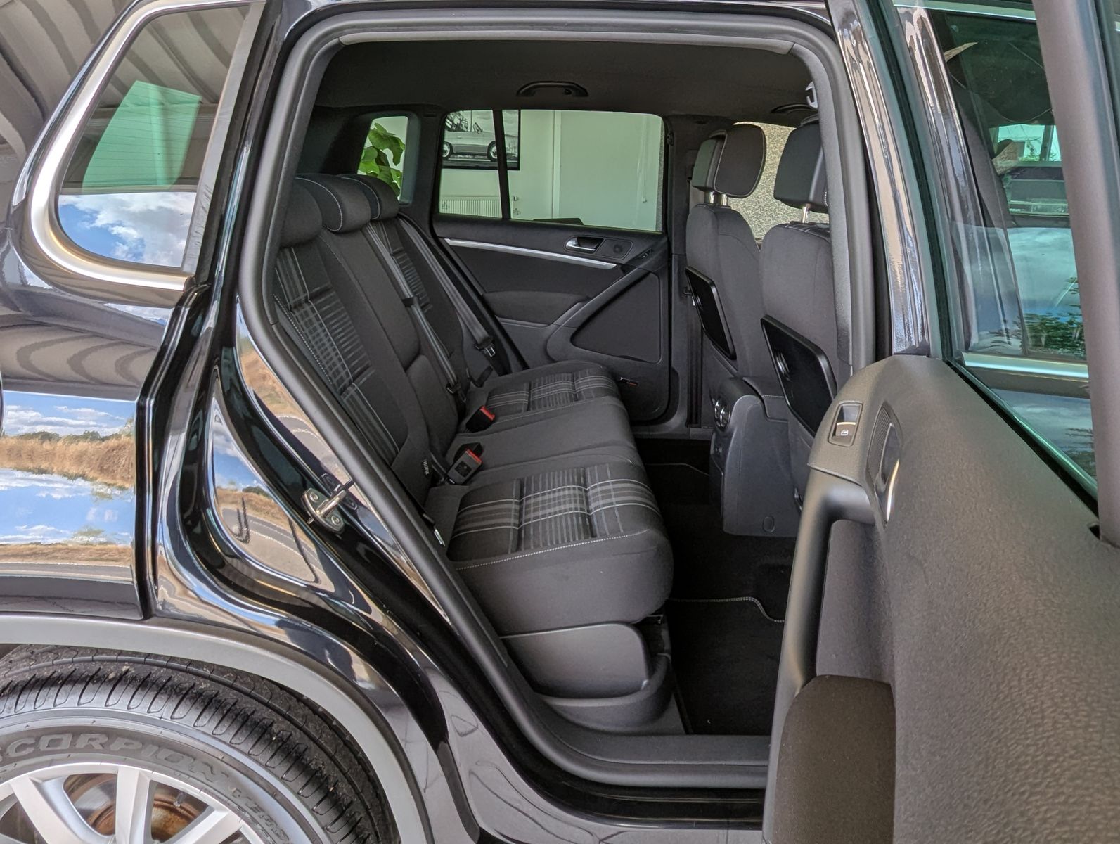 Fahrzeugabbildung Volkswagen Tiguan 1.4 TSI DSG Lounge DYNAUDIO AHK Kamera