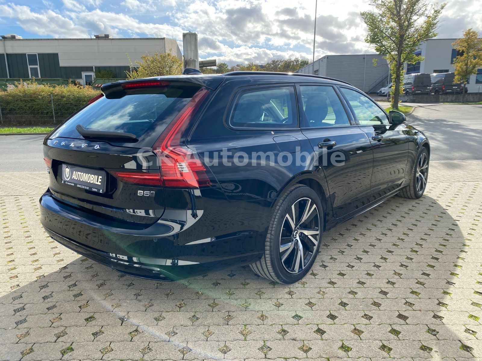 Fahrzeugabbildung Volvo V90 B5 Ultimate Dark AWD/BLIS/Pano/Head-Up/AHK