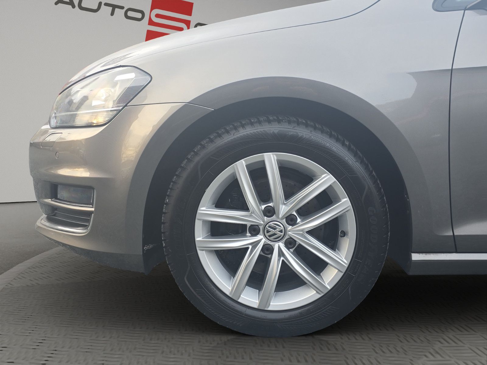 Fahrzeugabbildung Volkswagen Golf VII  Highline BMT/NAVi/PDC/XENON