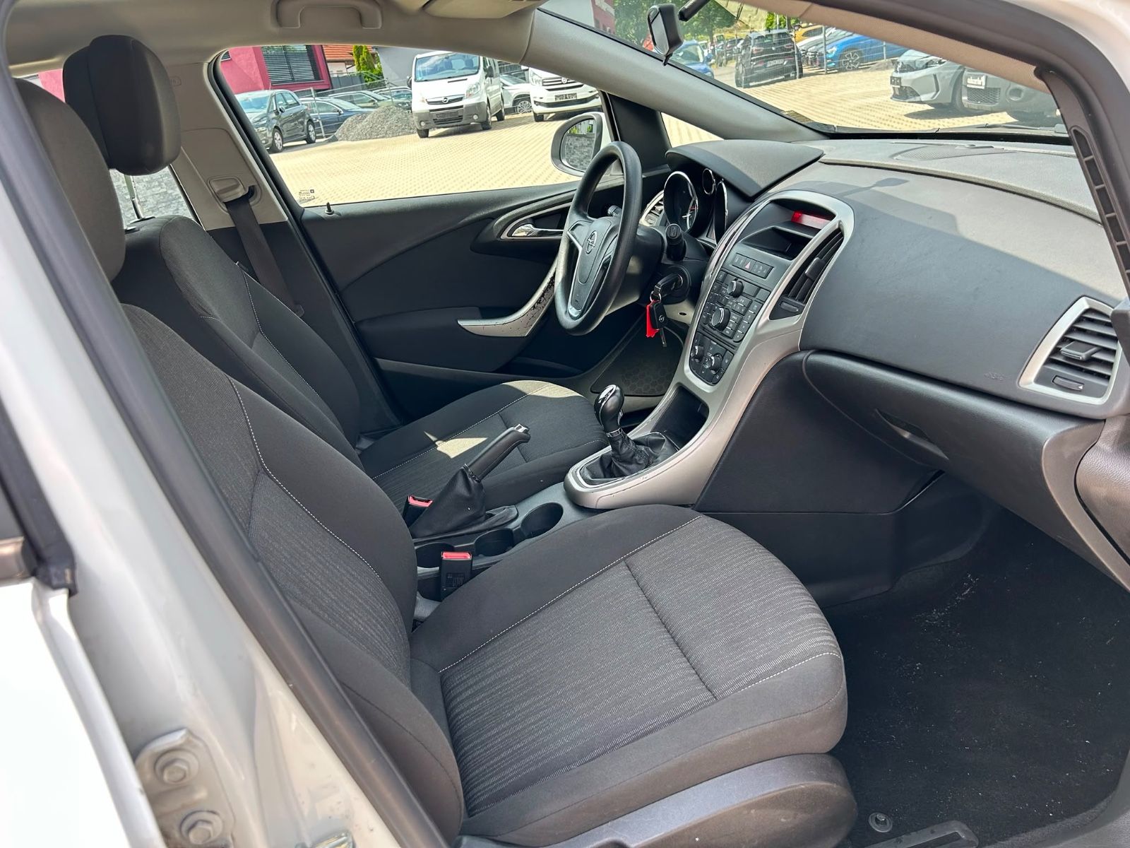 Fahrzeugabbildung Opel Astra J Sports Tourer Selection°PDC°Klima°Euro5°