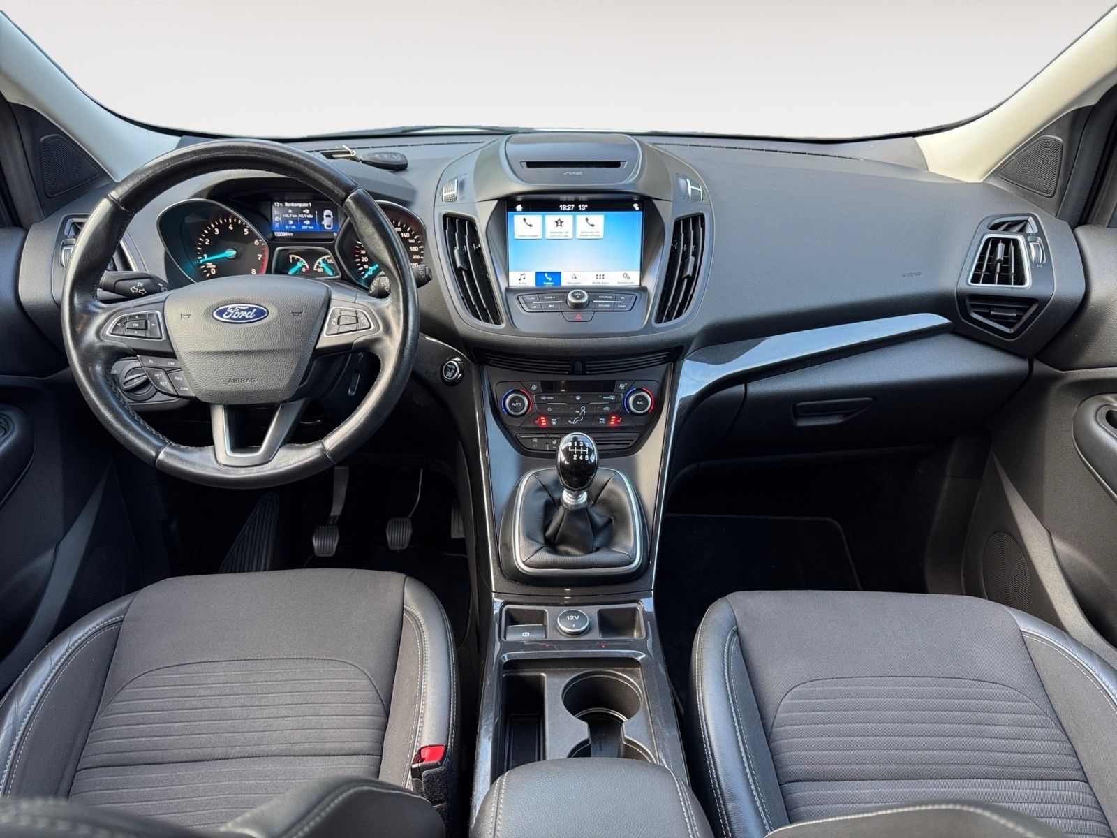 Fahrzeugabbildung Ford Kuga Titanium*LED*8Fach Alu*Kamera*Teilleder