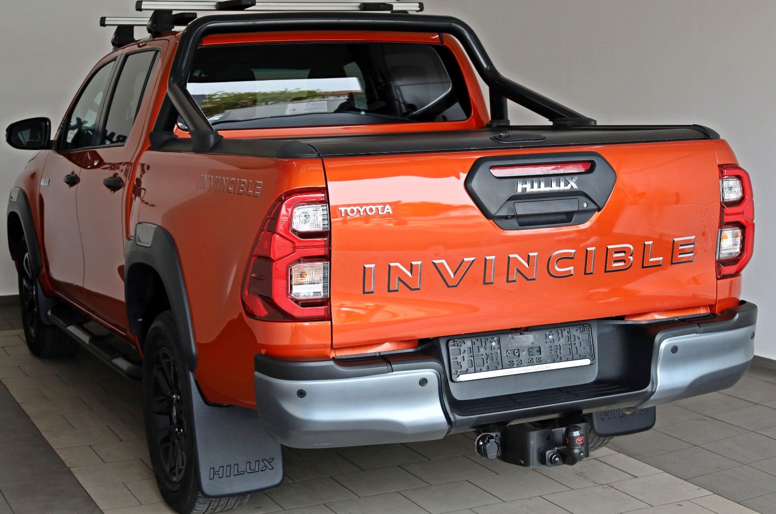 Fahrzeugabbildung Toyota Hilux 2.8 D-4D Invincible,AWD,Leder,ACC,Rollo