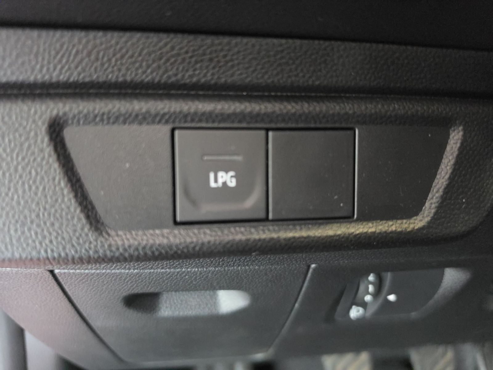 Fahrzeugabbildung Dacia Jogger Extreme+ ECO-G 100 *abn. AHK*All Season*