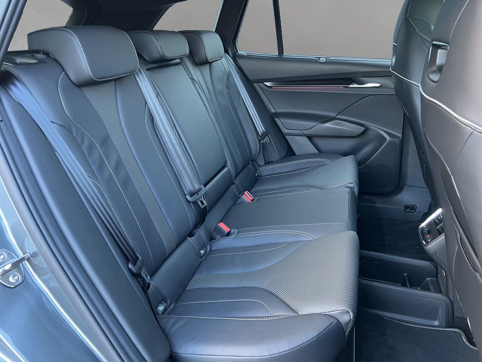 Fahrzeugabbildung SKODA Enyaq RS Suite/MAXX/PANO-DACH/AHK/HUD/DCC/ACC/