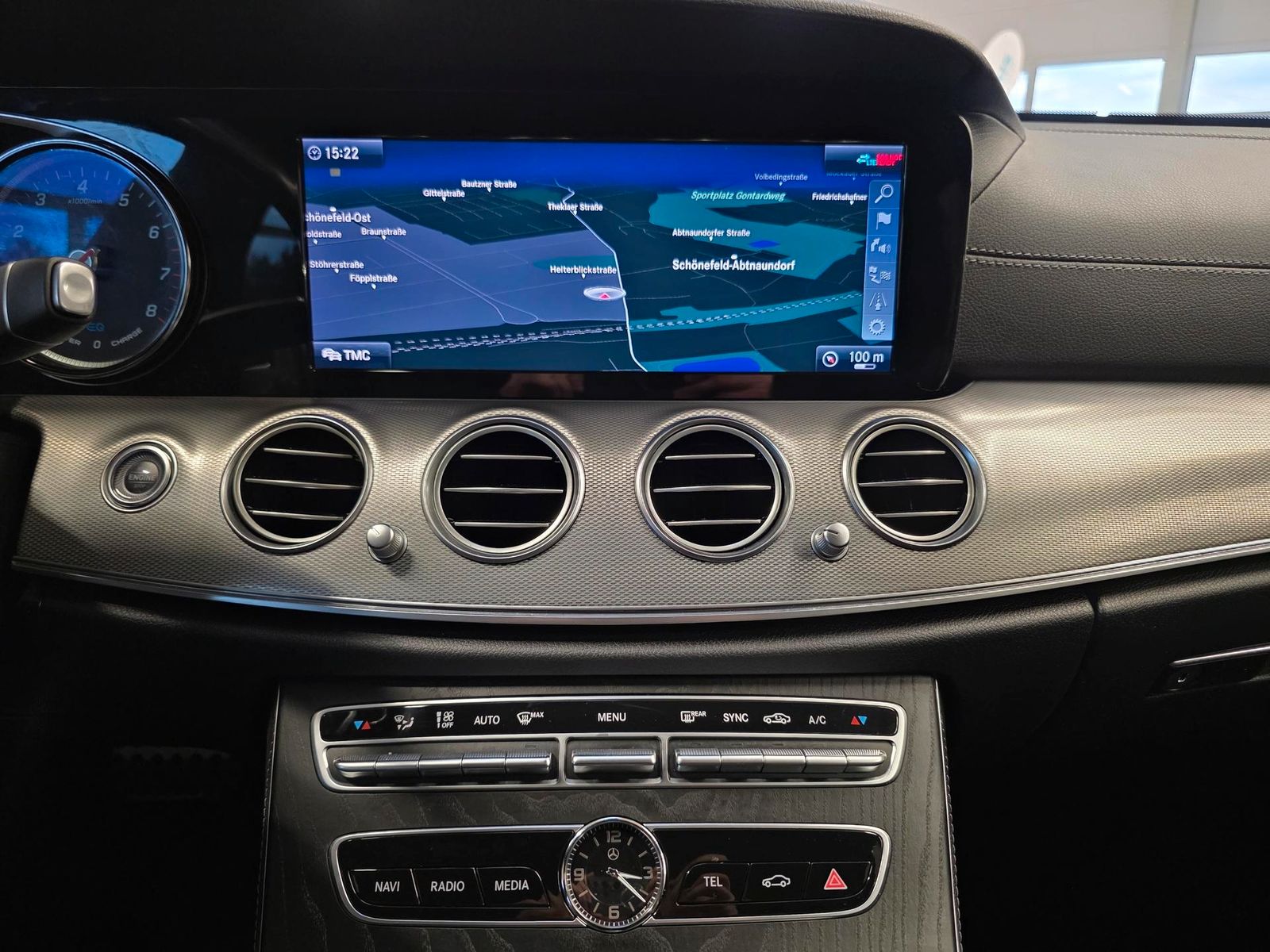 Fahrzeugabbildung Mercedes-Benz E 300 T Automatik AMG Line/20"Alu/Ahk