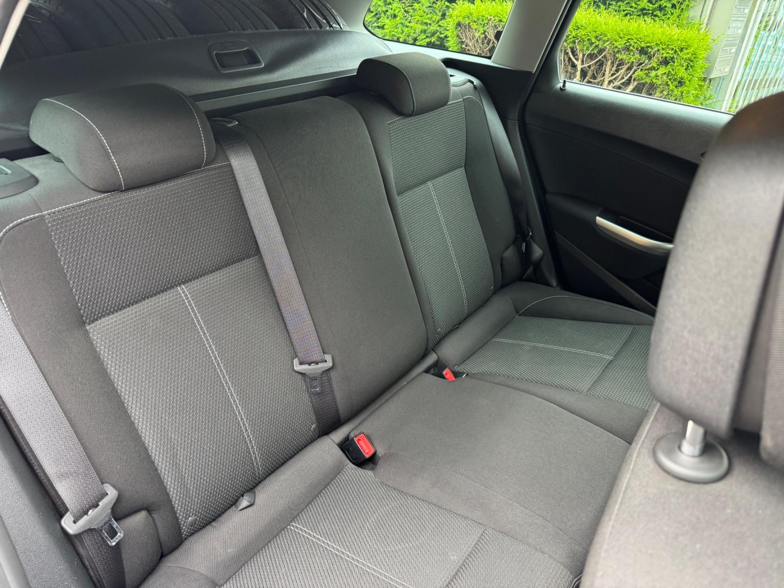 Opel Astra 2011 — photo 18