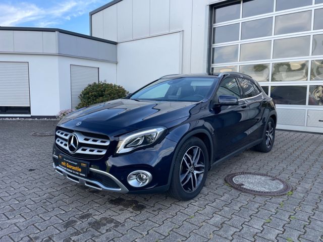 MERCEDES-BENZ GLA 180 *SHZ*AHK*360 grad Kamera*