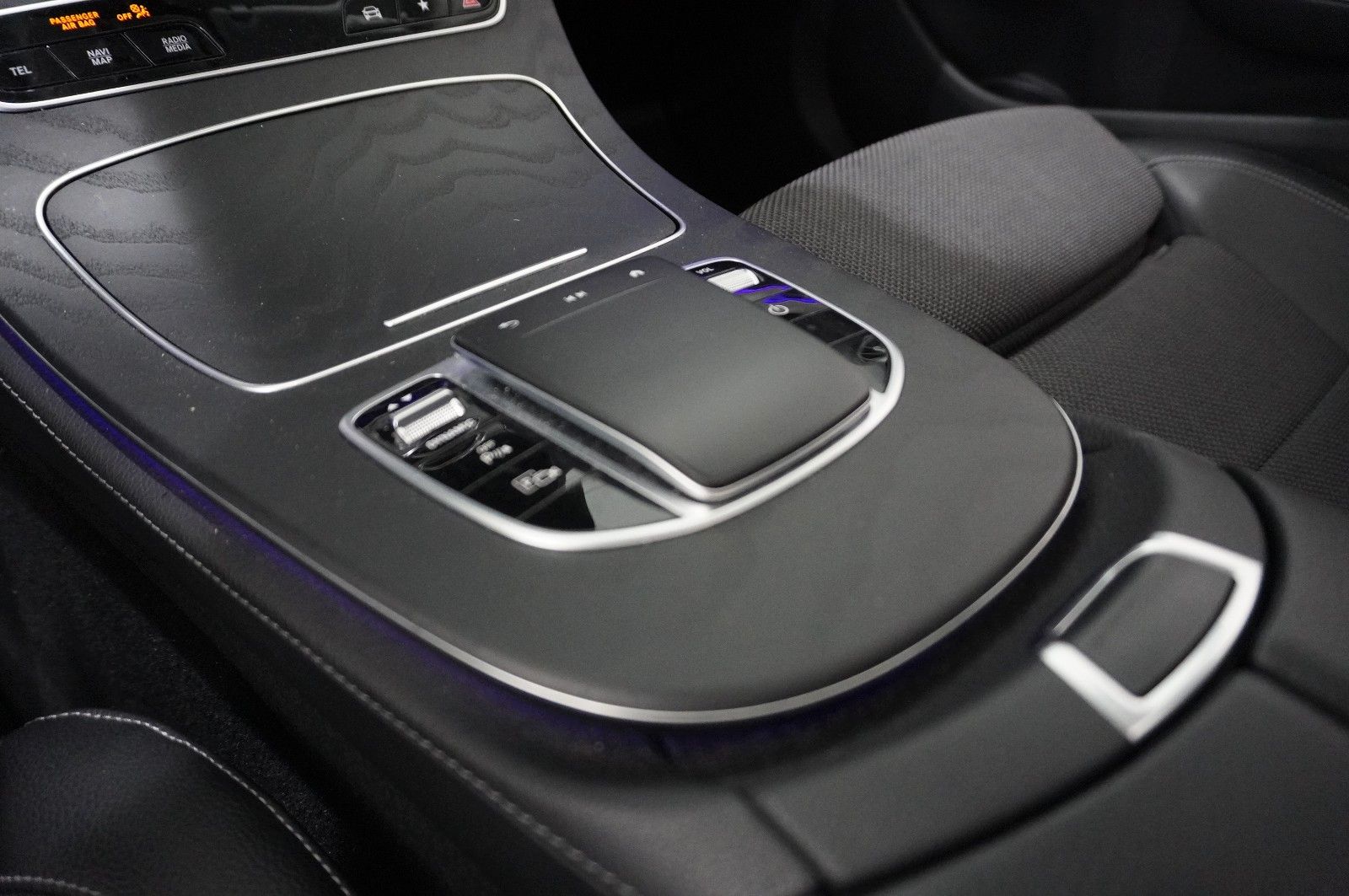 Fahrzeugabbildung Mercedes-Benz E 300E LIM. AVANTGARDE NAVI/LED/KAMERA/PANO./AHK