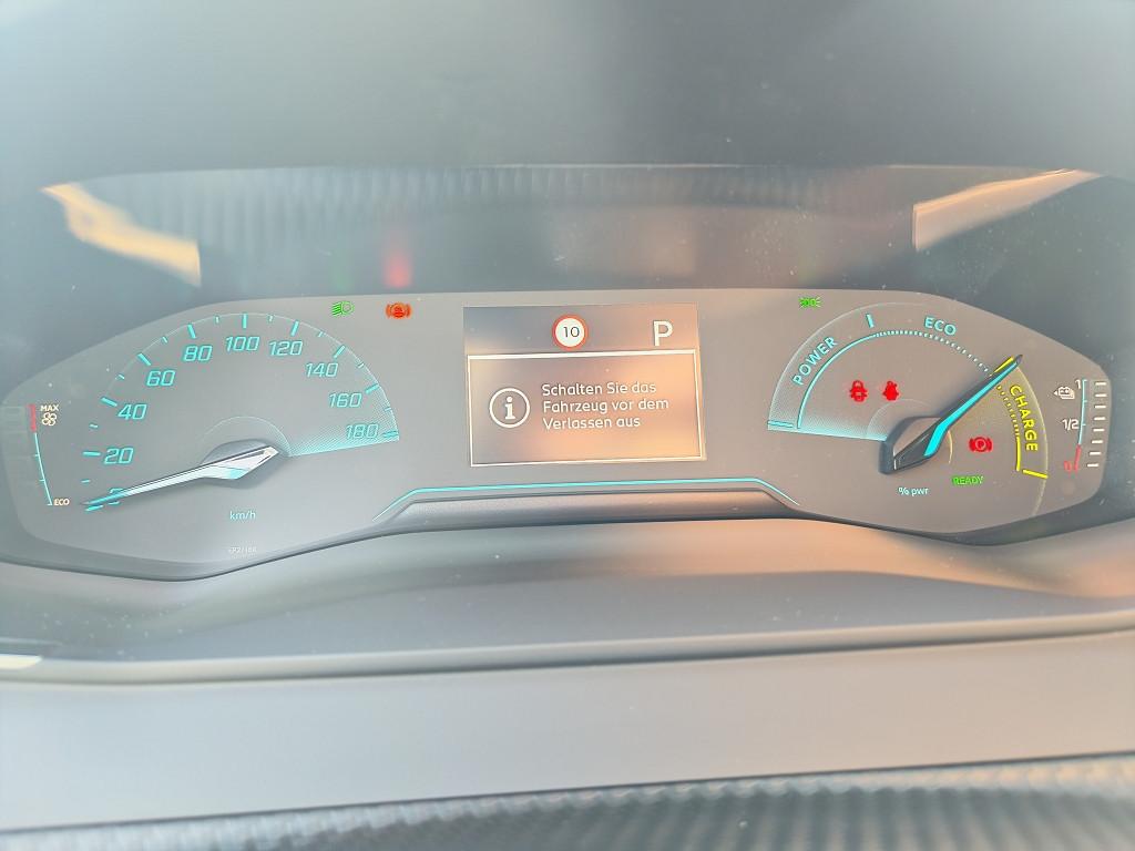 Peugeot 2008 e- Business KLIMA PDC SHZ KAMERA NAVI LED