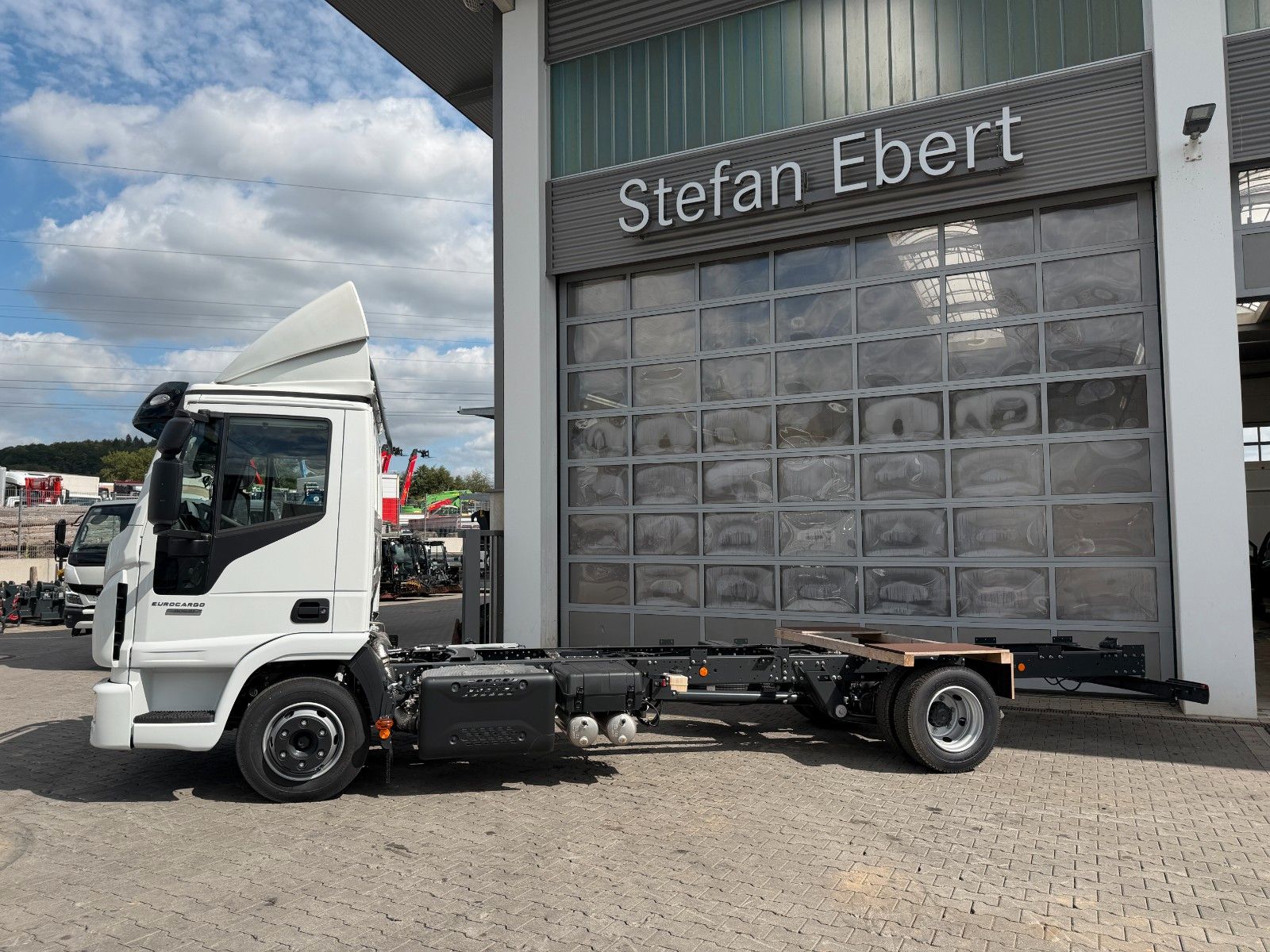 Fahrzeugabbildung Iveco Eurocargo ML80E21/P AHK Klima 3 Sitze Spoiler