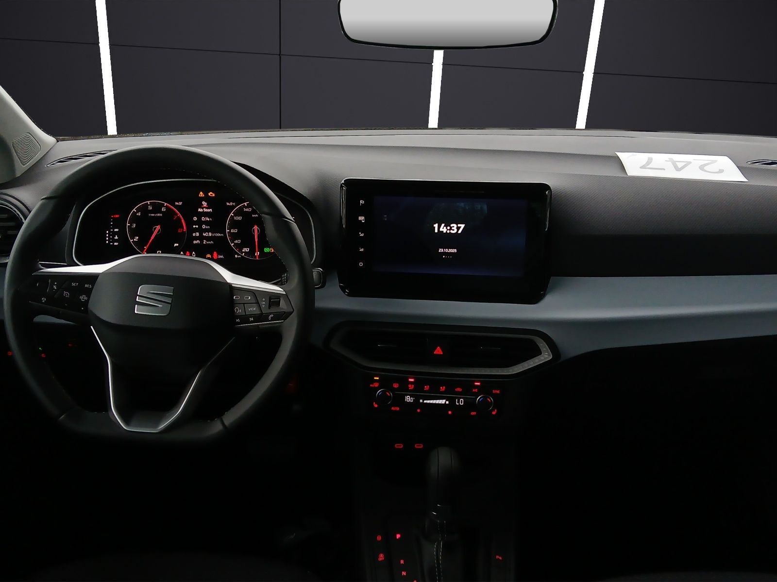Fahrzeugabbildung SEAT Ibiza TSI Road-Edition DSG LED Navi AID ACC RFK