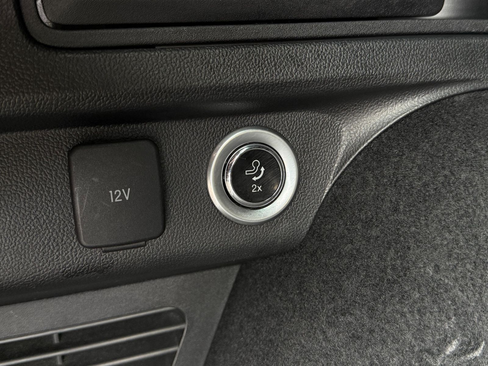 Fahrzeugabbildung Ford Kuga 2.0 PHEV ST-Line X LED+NAVI+SHZ+KAM+AHK+HuD