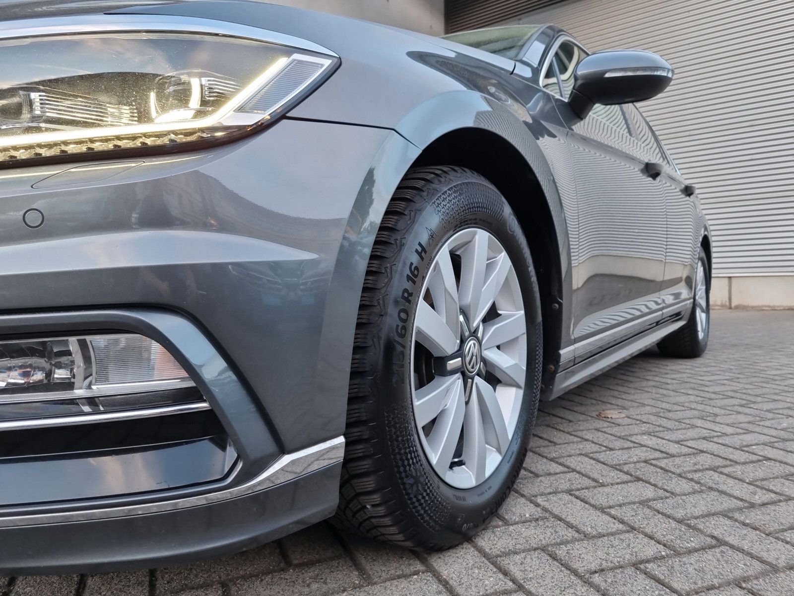 Fahrzeugabbildung Volkswagen Passat Variant 1.8 TSI DSG R-Line AHK eKLAPPE KA
