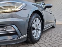 Fahrzeugabbildung Volkswagen Passat Variant 1.8 TSI DSG R-Line AHK eKLAPPE KA