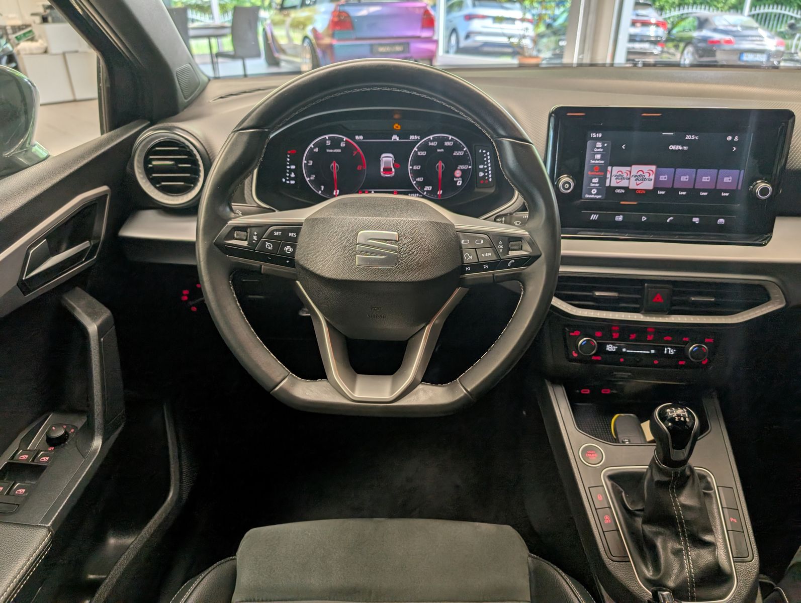 Fahrzeugabbildung SEAT Ibiza 1.0 TSI Xcellence LED Cam Dinamica ACC 17"