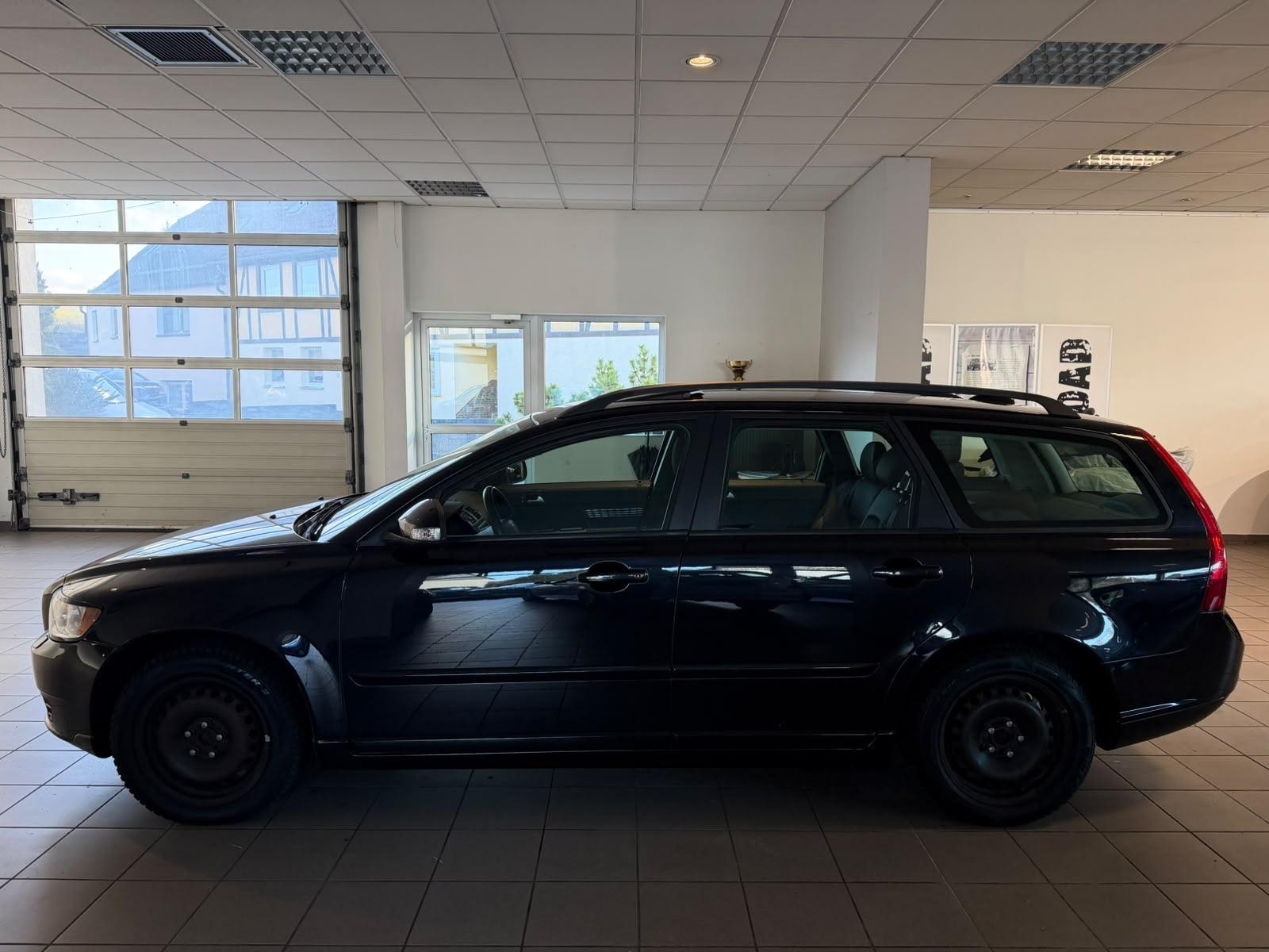 Volvo V50 2009 — rear view