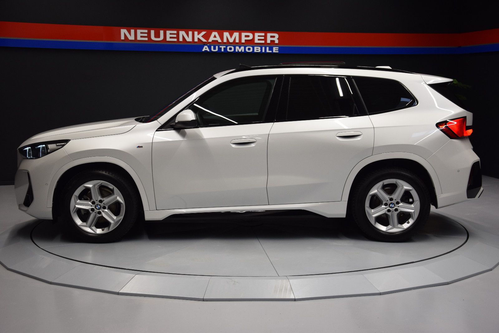 Fahrzeugabbildung BMW X1 18 i sDrive M Sport Pano H&k Memory ACC Leder