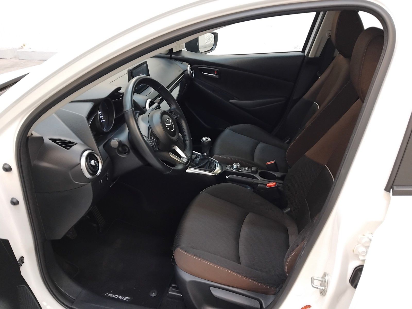 Mazda 2 (01/2022, Benzin)