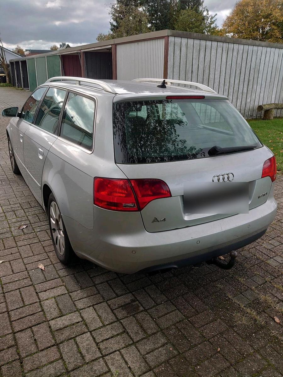 Audi A4 2005 — вигляд ззаду