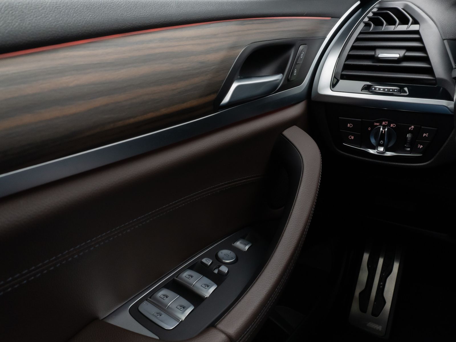 Fahrzeugabbildung BMW X4 xD30d M Sport Kamera Panoram HUD DAB HiFi AHK