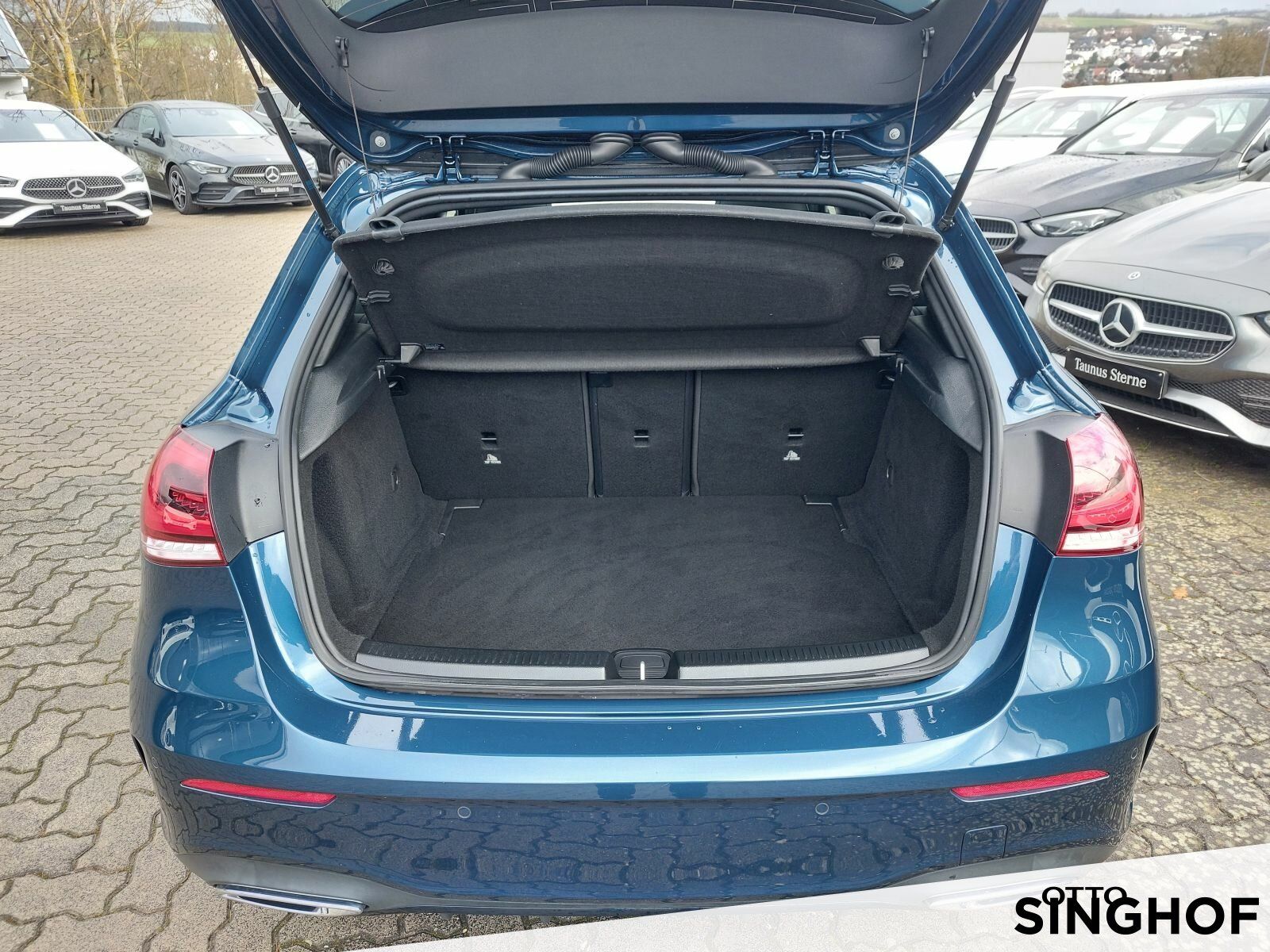 Fahrzeugabbildung Mercedes-Benz A 250 4matic AMG Pano+Night+LED+Rü Kam+Ambiente+