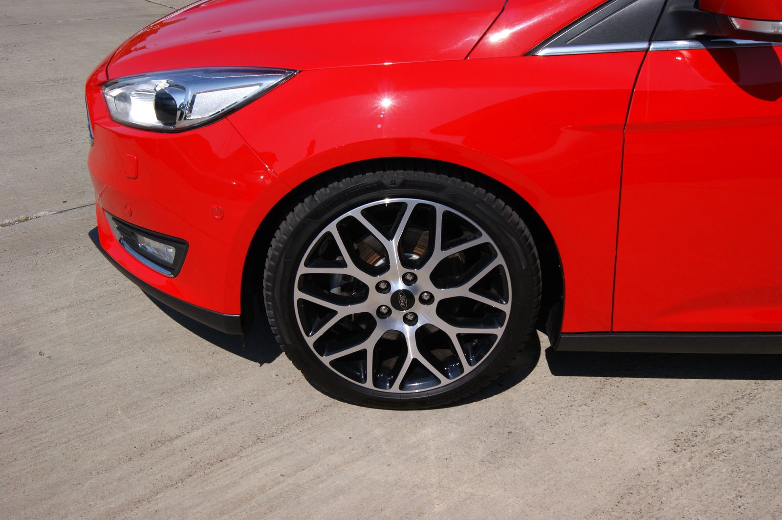 Fahrzeugabbildung Ford Focus Turnier 1.5 Titanium Aut RACEROT ACC STHZG