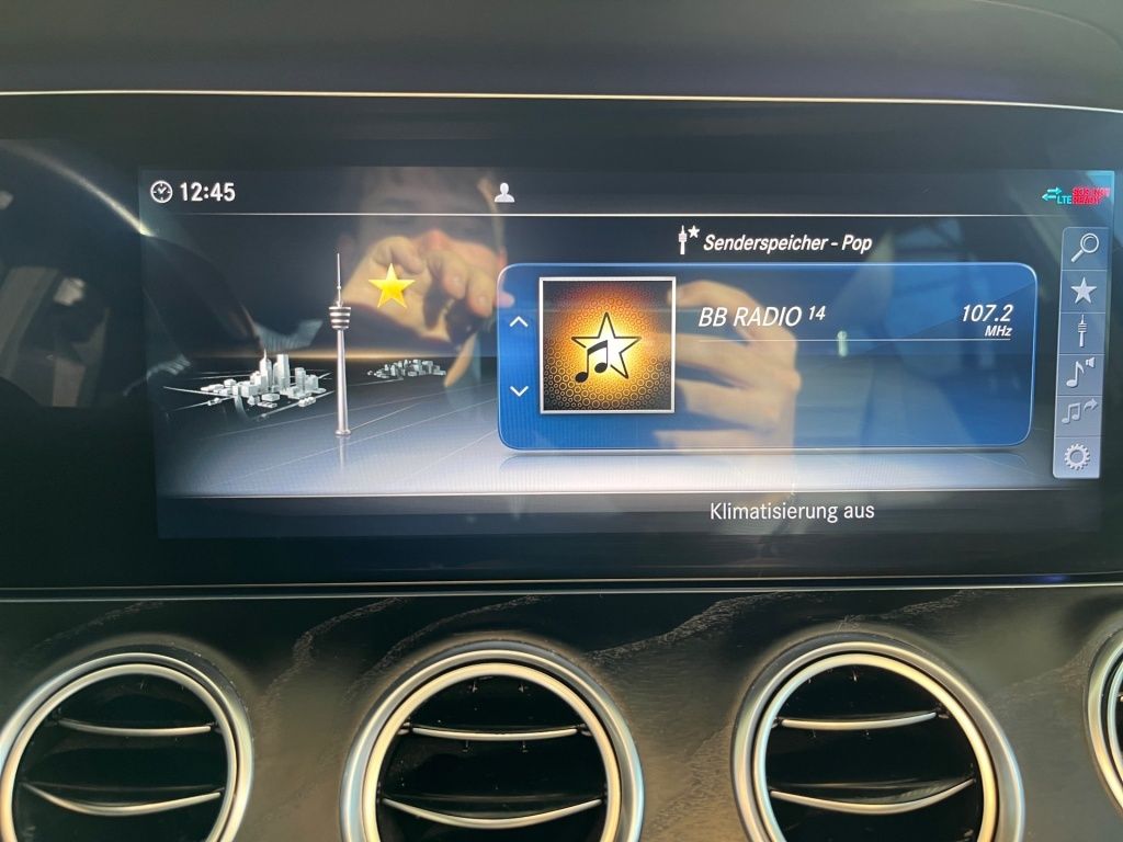 Fahrzeugabbildung Mercedes-Benz E 220 d Avantg. Totwi. Comand LED Widescreen