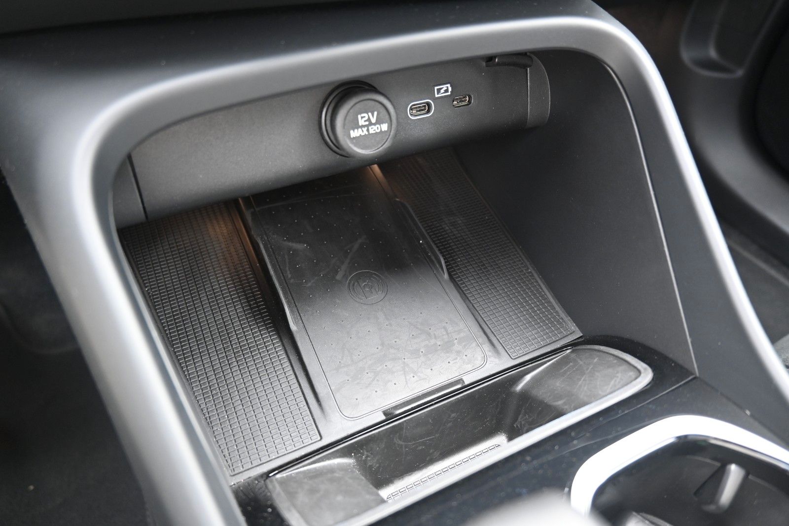 Fahrzeugabbildung Volvo EX40 Ultra Black Edt Single Motor Extended Range