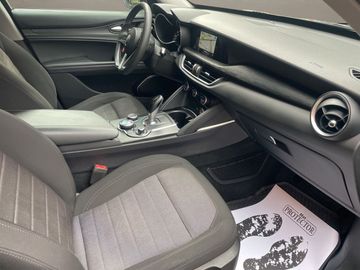 Alfa-Romeo Stelvio - 10