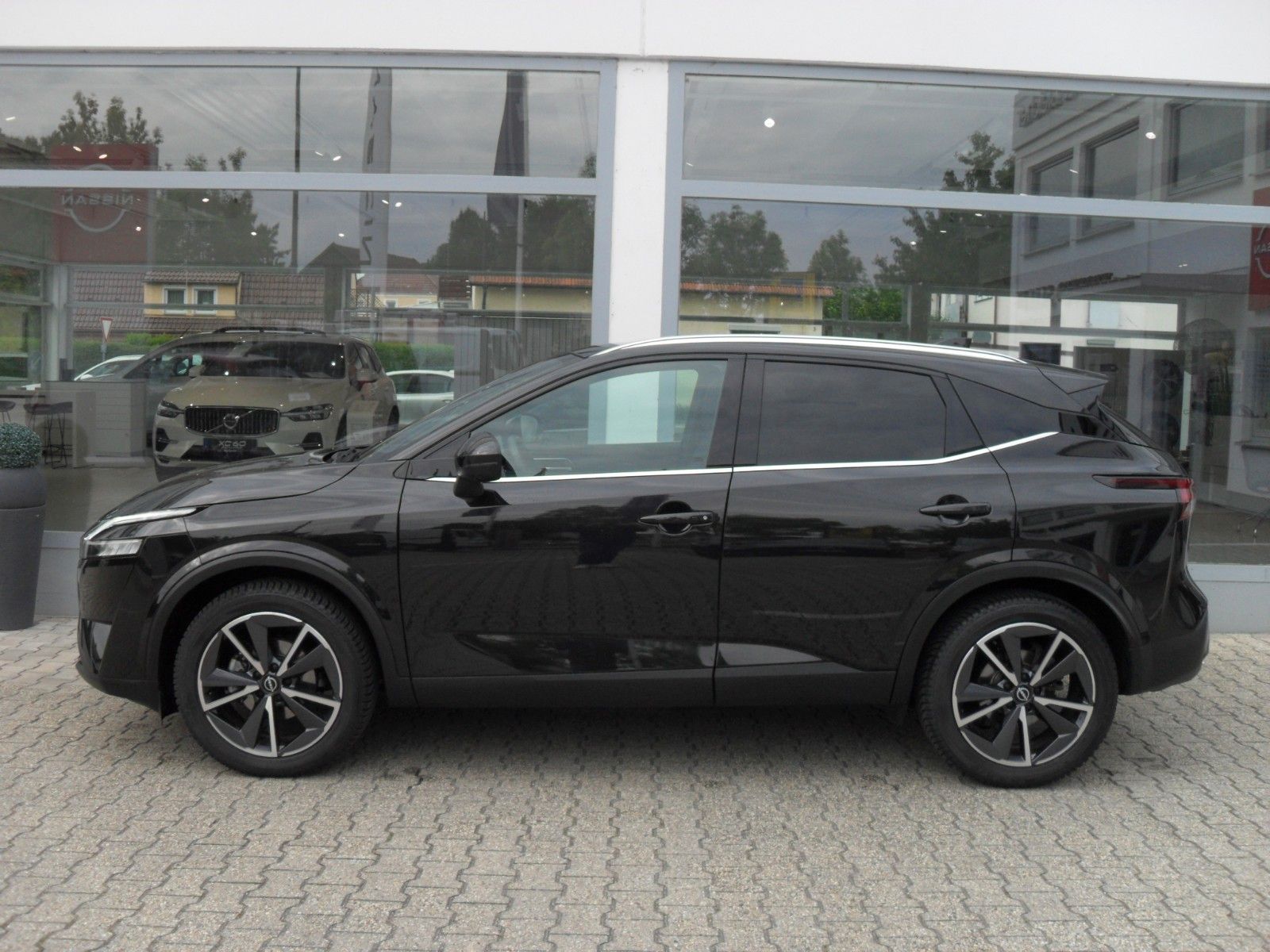 Fahrzeugabbildung Nissan Qashqai Tekna 4x4 | HeadUp | WP | Panorama