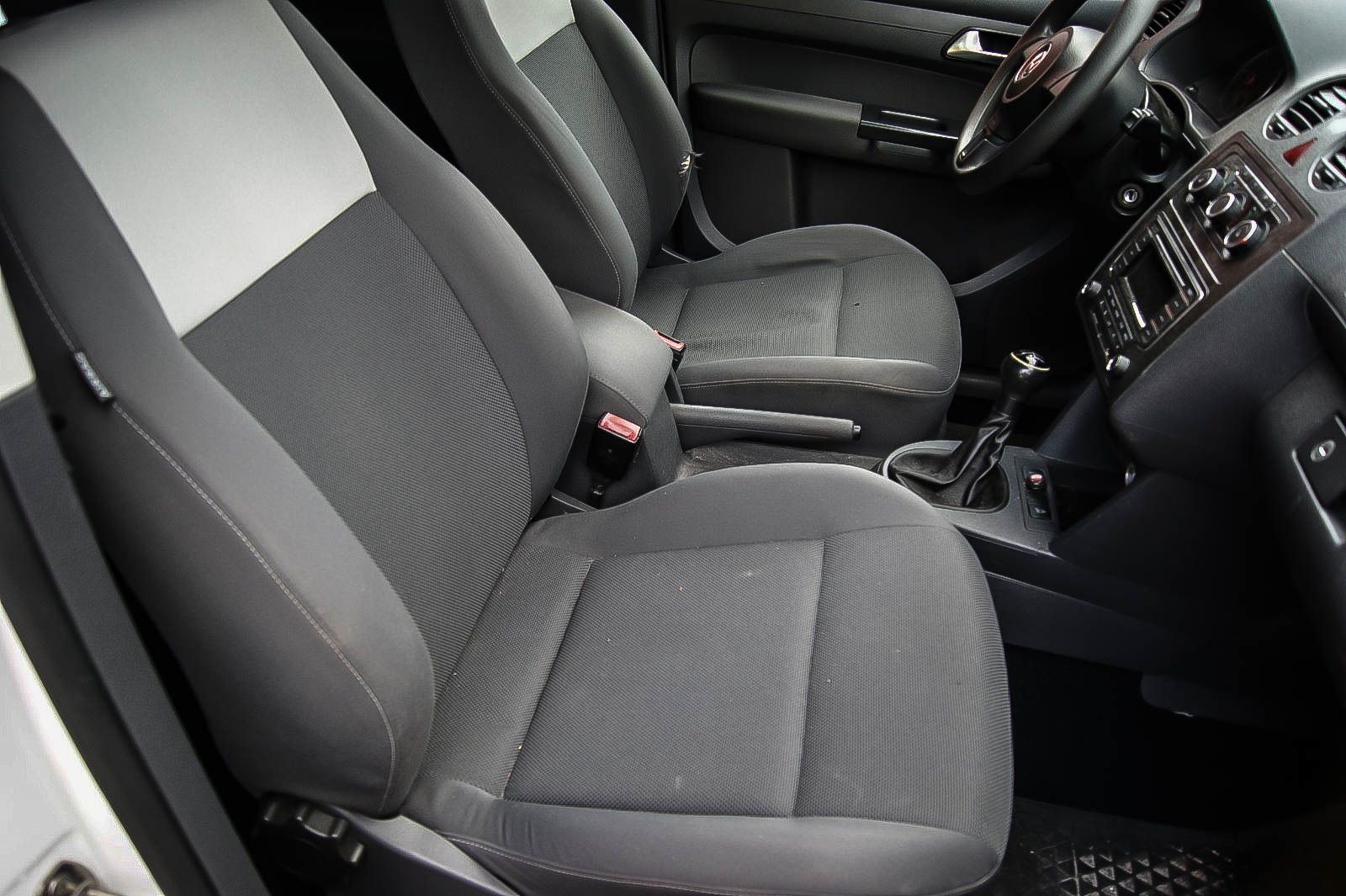 Fahrzeugabbildung Volkswagen Caddy 1.6TDI Trend 5-Sitze ANHZV 2x Schiebetüren