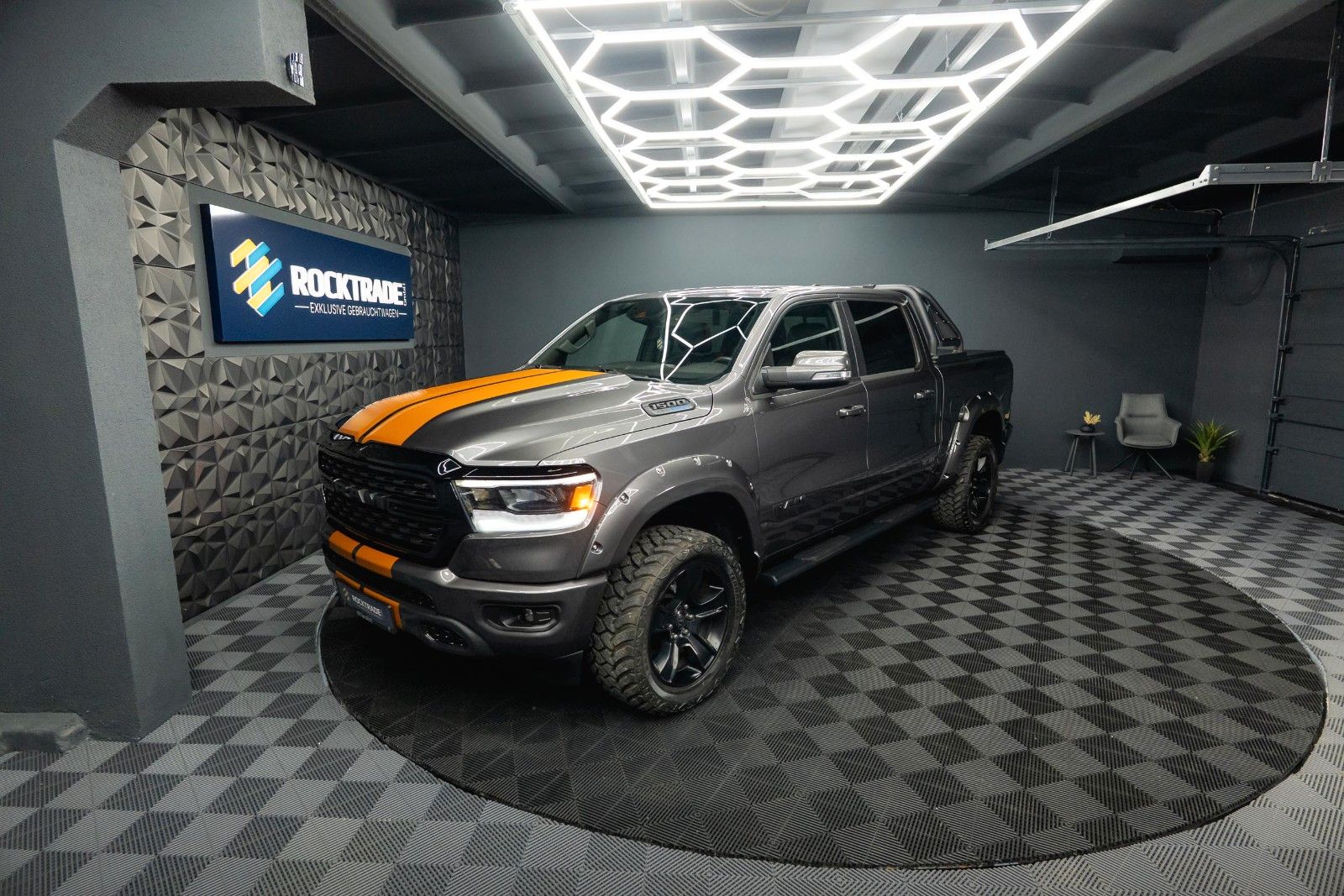 Fahrzeugabbildung Dodge RAM 5.7 V8 HEMI 4x4 OFFROAD Night-Paket *LED*19%