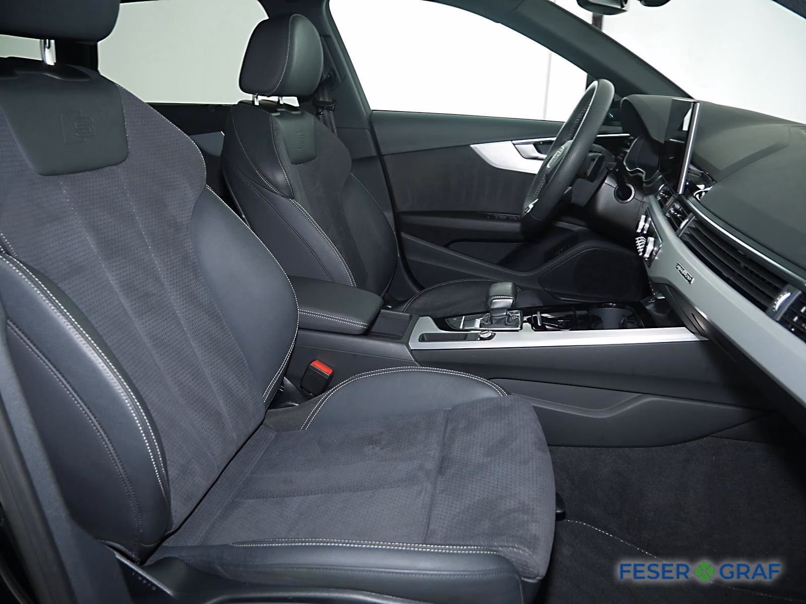Audi A4 Avant 45TFSI quattro s tronic S line Navi/AHK
