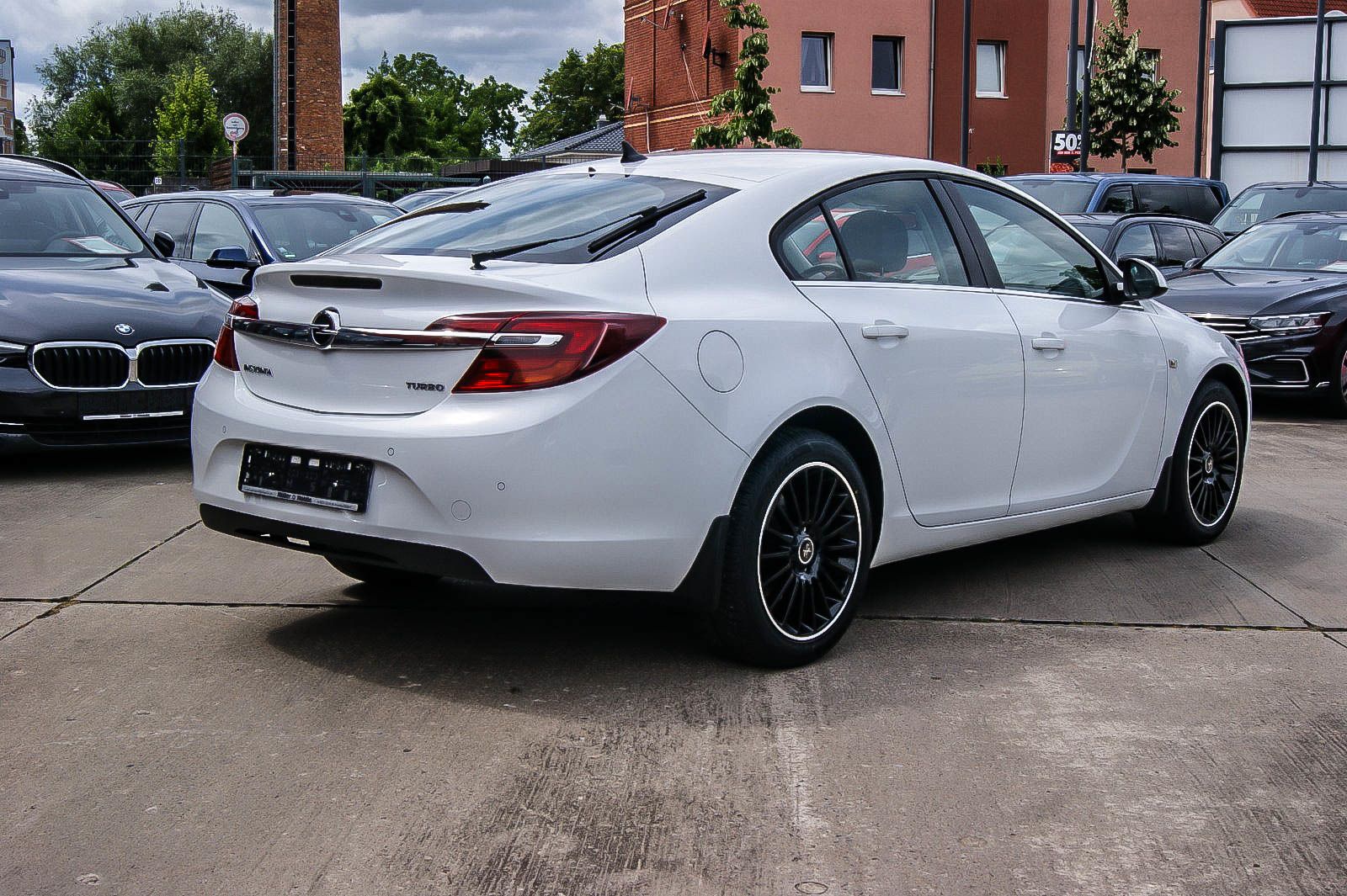 Fahrzeugabbildung Opel Insignia Lim 1.6T Auto XENON NAVI KAMERA 2.HAND