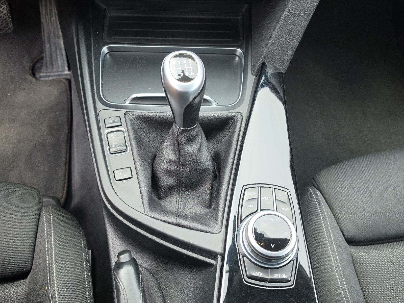 Fahrzeugabbildung BMW 3 Touring 318 d Sport Line Navi Led Scheinwerfer